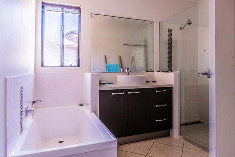 Coconut Point Beach Retreat - Mackay Tourism 3