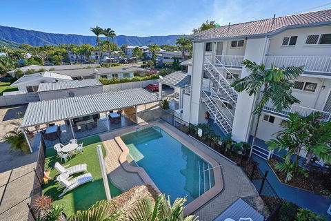 Cocos Holiday Apartments - Mackay Tourism 0