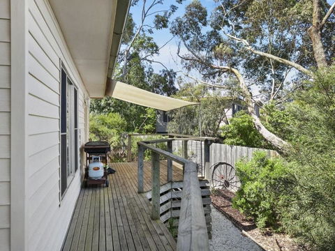 Coffey Court Cottage 2 - Mackay Tourism 4