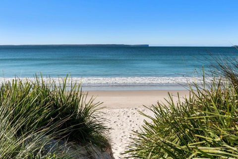 Collingwood Beach Cottage - Belle Escapes Jervis Bay - Mackay Tourism 1