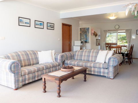 Collingwood Beach Cottage - Belle Escapes Jervis Bay - Mackay Tourism 3
