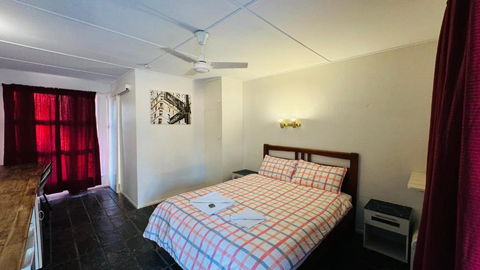 Colosseum Creek Motel - Mackay Tourism 0