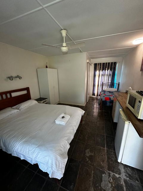 Colosseum Creek Motel - Mackay Tourism 3