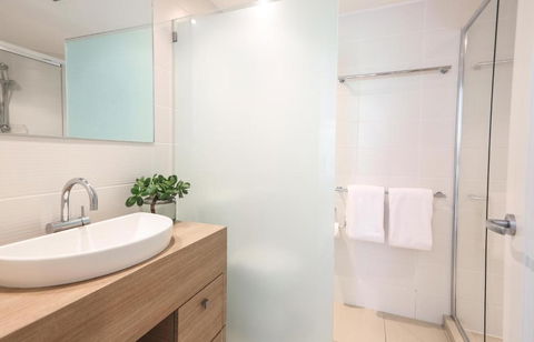 Coastal Family Retreat Pool & Bay Views - Mackay Tourism 4