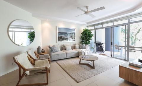 Coastal Family Retreat Pool & Bay Views - Mackay Tourism 1