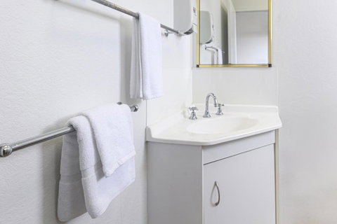 Cool Palms Motel - Mackay Tourism 1