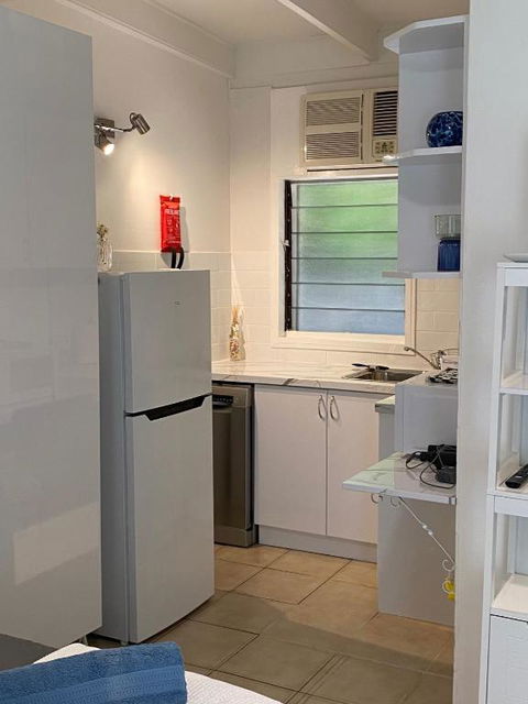 COST EFFECTIVE ISLAND ESCAPE! Studio Unit, Nelly Bay - Mackay Tourism 1
