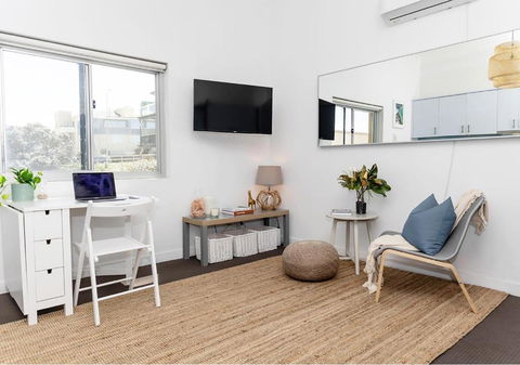 COZY BEACH FRONT STUDIO WITH AIRCON - Mackay Tourism 1