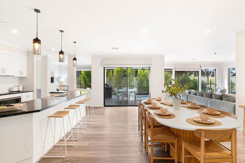 Crimson Ridge - Wines, Vines And Dine - Mackay Tourism 3