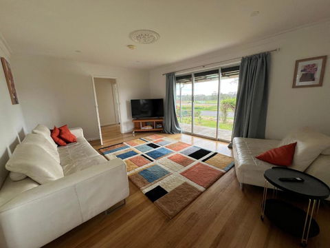 Curdies Getaway - Mackay Tourism 0