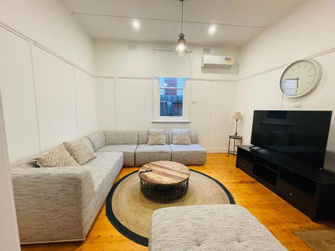 D114 Victorian Central Stay - Mackay Tourism 0