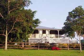 Dayboro - Blue Ridge Lavender Cottage with Mackay Tourism