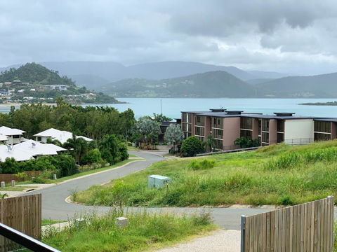 DAYDREAMING Airlie Beach, Water Views & Only 200m To Boardwalk. - Mackay Tourism 2