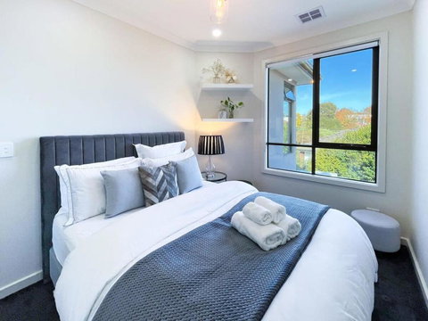 Delux Camberwell Sunny Townhouse - Mackay Tourism 4
