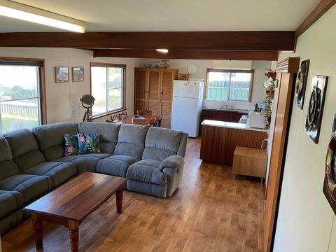 Dhu Drop Inn - Mackay Tourism 1