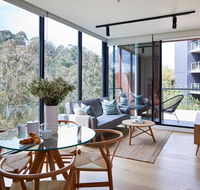 2BR Apt With Yarra River Views  Parking - Mackay Tourism