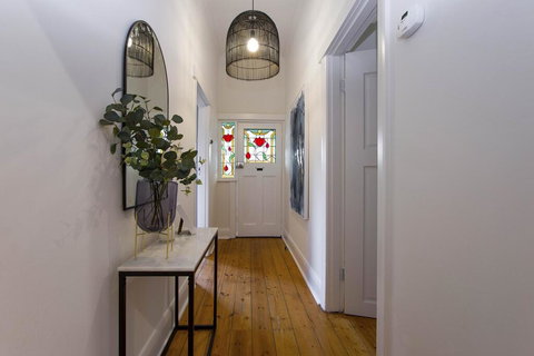 2BR Cottage With Parking Close To Adelaide CBD - Mackay Tourism 1