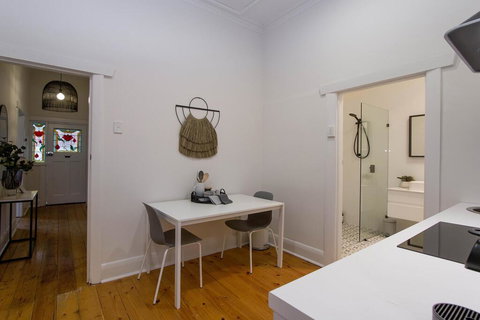 2BR Cottage With Parking Close To Adelaide CBD - Mackay Tourism 2