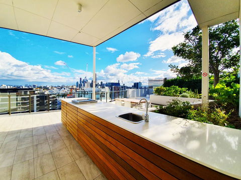 2BR Food & Drink Hub , Gym, Pool, Views, Roof Terrace - Mackay Tourism 1