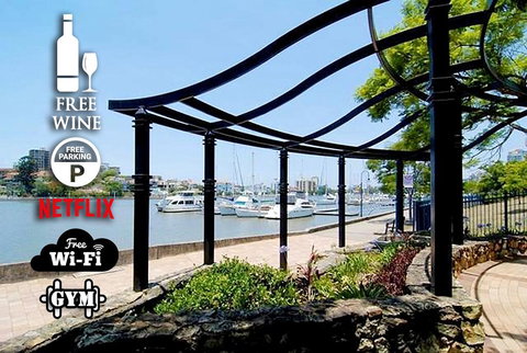 2BR Lovely River , Retreat Pool, Gym, Wine, Netflix - Mackay Tourism 0