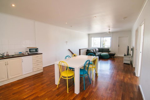3 Bedroom Apartment / Spence St - Mackay Tourism 3