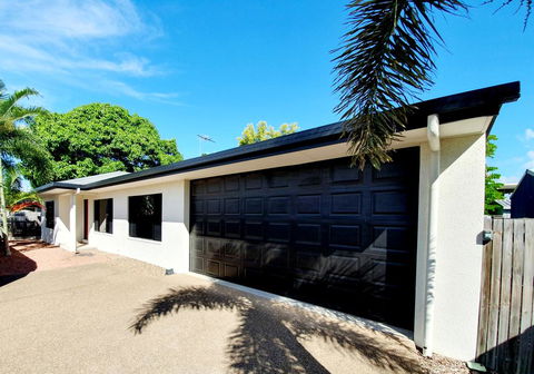 3 Bedroom Central Home - Mackay Tourism 0