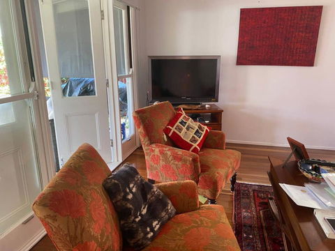 3 Bedroom Character Home Near CBD - Mackay Tourism 0