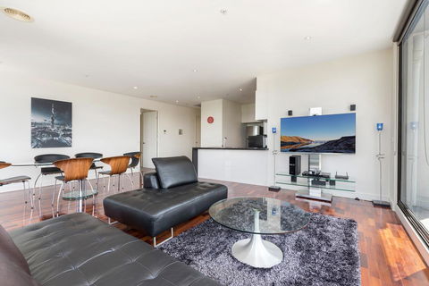 3-Bed Apartment With Parking Near Parks And Dining - Mackay Tourism 0