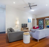 33 Bangalow - Narrawallee's Beautiful Bungalow - Mackay Tourism