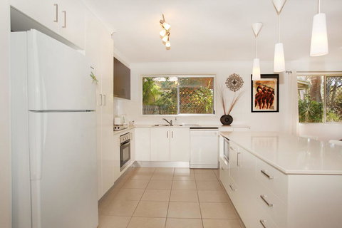 35 Santa Monica Avenue Coolum Beach, Pet Friendly, Linen Included - Mackay Tourism 3