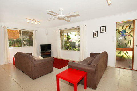 35 Santa Monica Avenue Coolum Beach, Pet Friendly, Linen Included - Mackay Tourism 2