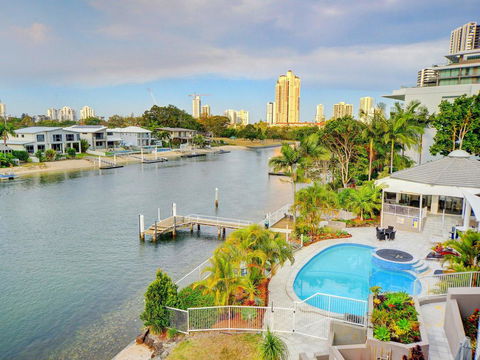 3br Broadbeach Lakefront Apartment - Mackay Tourism 1