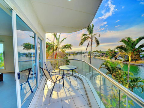 3br Broadbeach Lakefront Apartment - Mackay Tourism 0