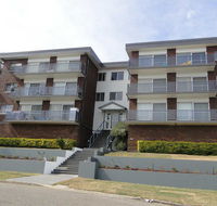 4 'Adriana' 83 Ronald Avenue - open plan living with backyard - Mackay Tourism