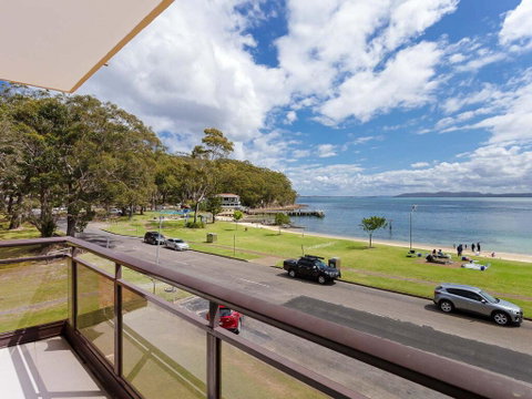 4 'Collendina', 19 Kurrawa Close - Fantastic Water Views And Sea Breezes - Mackay Tourism 0