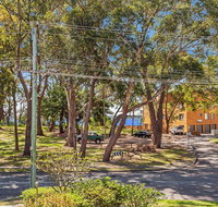 4 'Magnus Gardens' 7 Magnus St - beautiful air conditioned unit with filtered water views  WIFI - Mackay Tourism