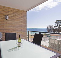 4 'Shoreline' 7 Victoria Parade - views over Fly Point and Marina - Mackay Tourism