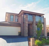 4 Bed 2 And A Half Bath Luxury Villa in Point Cook - Mackay Tourism