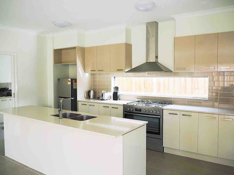 4 Bed 2 And A Half Bath Luxury Villa In Point Cook - Mackay Tourism 3