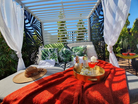 4 BEDROOM GARDENS ESCAPE - CHAMPAGNE STAYS Darwin - Mackay Tourism 1