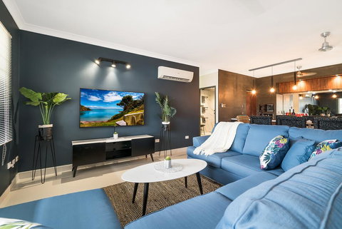 4 BEDROOM GARDENS ESCAPE - CHAMPAGNE STAYS Darwin - Mackay Tourism 0