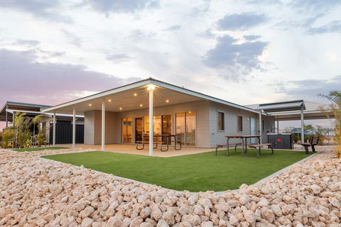 4 Corella Court - Brand New Magnificent Marina Home With Wi-Fi - Mackay Tourism 0