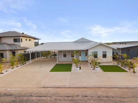 4 Corella Court - Brand New Magnificent Marina Home With Wi-Fi - Mackay Tourism 2