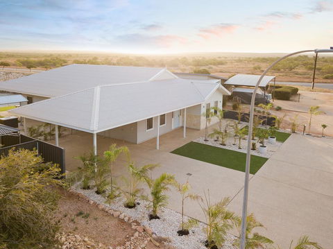 4 Corella Court - Brand New Magnificent Marina Home With Wi-Fi - Mackay Tourism 1