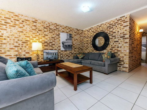 45 'Bay Parklands', 2 Gowrie Ave - Pool, Tennis Court, Spa & Across The Road To The Beach - Mackay Tourism 2