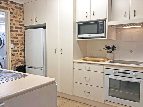 47 'Bay Parklands', 2 Gowrie Avenue - Pool, Tennis Court & Child Friendly - Mackay Tourism 2