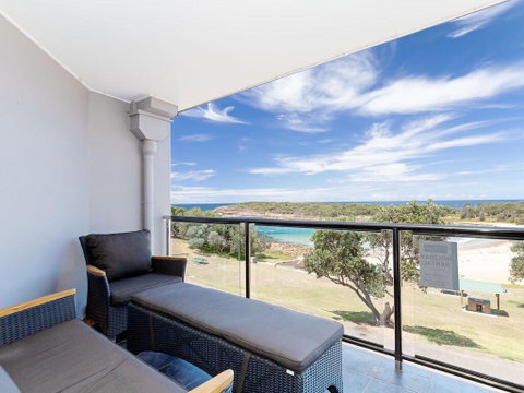 5 'The Outlook', 4 Ocean Parade - Overlooking Boat Harbour Beach And Ducted Air Conditioning - Mackay Tourism 0