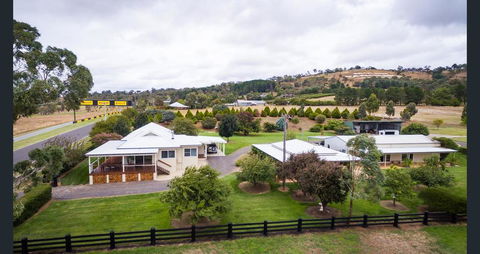 505 CONROD STRAIGHT MOUNT PANORAMA - Mackay Tourism 1