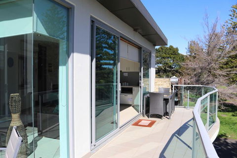 507 At The Waves - Mackay Tourism 3