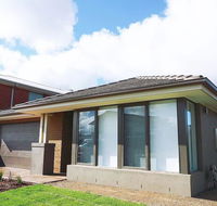 5Bed 2Bath Family House in Werribee - Mackay Tourism